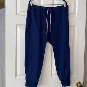 Vince Camuto petite scrub joggers